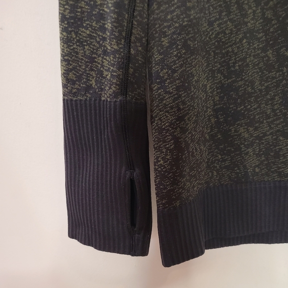 Lululemon Rest Less Pullover in Black/Armory Size 4 - Picture 9 of 11